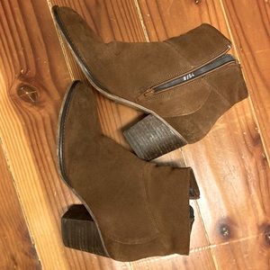 Steve Madden Chocolate Suede ankle booties 8